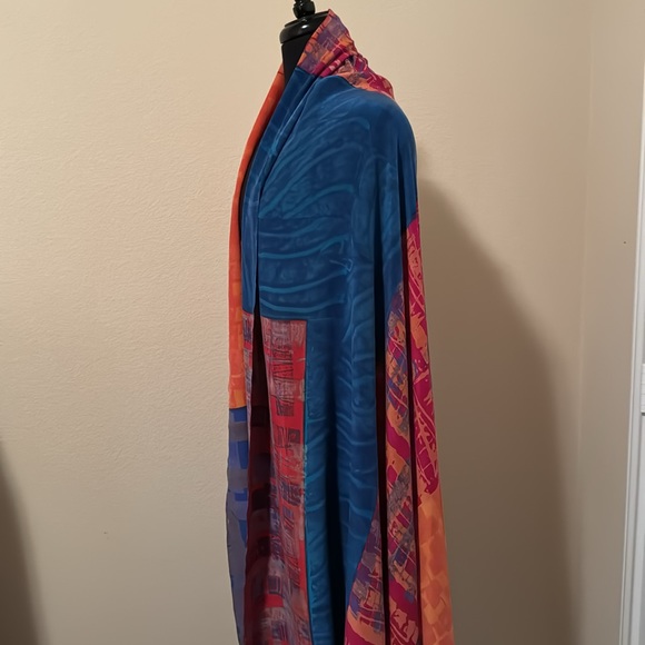 Silk Saree in Blues, Oranges & Reds - Picture 2 of 8